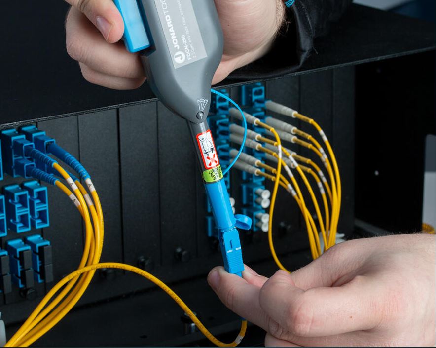 cleaning fiber optic cables end face